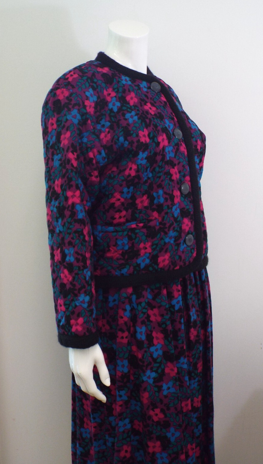 Vintage 1980 GUY LAROCHE Boutique Wool Skirt Suit Quilted Jacket 40 PARIS Floral