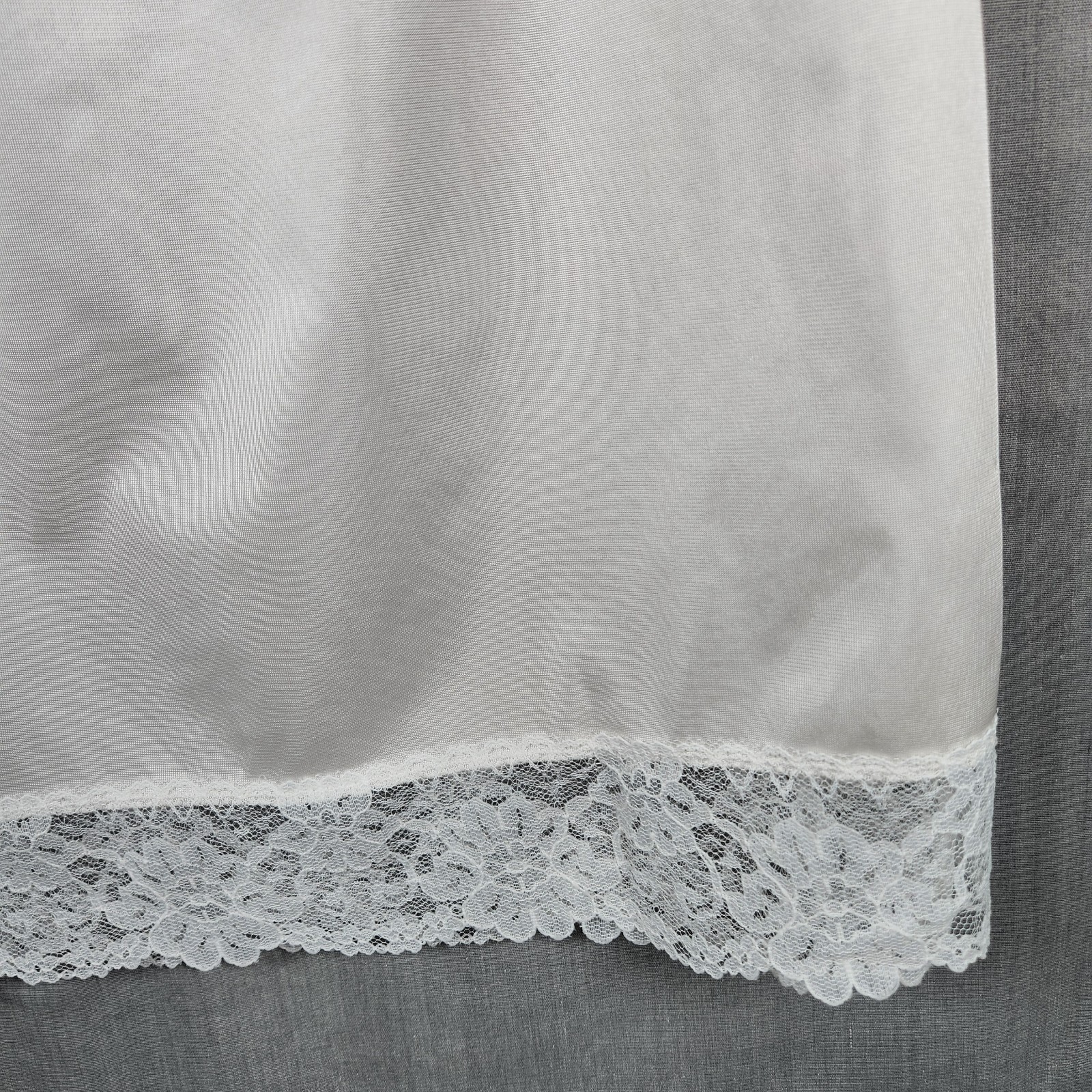 JCPenney Gaymode Womens Medium Half Slip 24&Prime; Long White Nylon Lace Hem VTG USA
