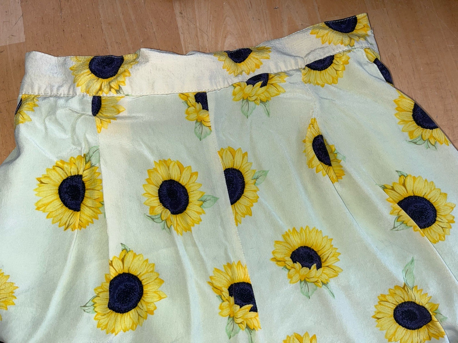 Vintage ESCADA 100% Silk Lined Sunflowers 🌻 Flowy Shorts Germany Made Sz 36 6