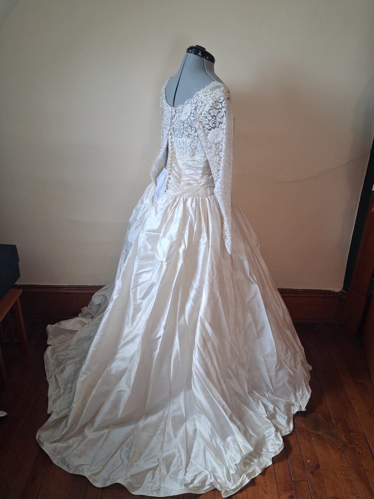 1950s Lace Wedding Dress Professionally Restored Sz S/M Gown W Accessories