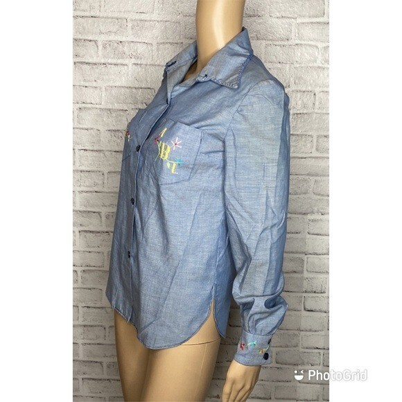 Vintage embroidered button down shirt women&rsquo;s long sleeve fits xs/s