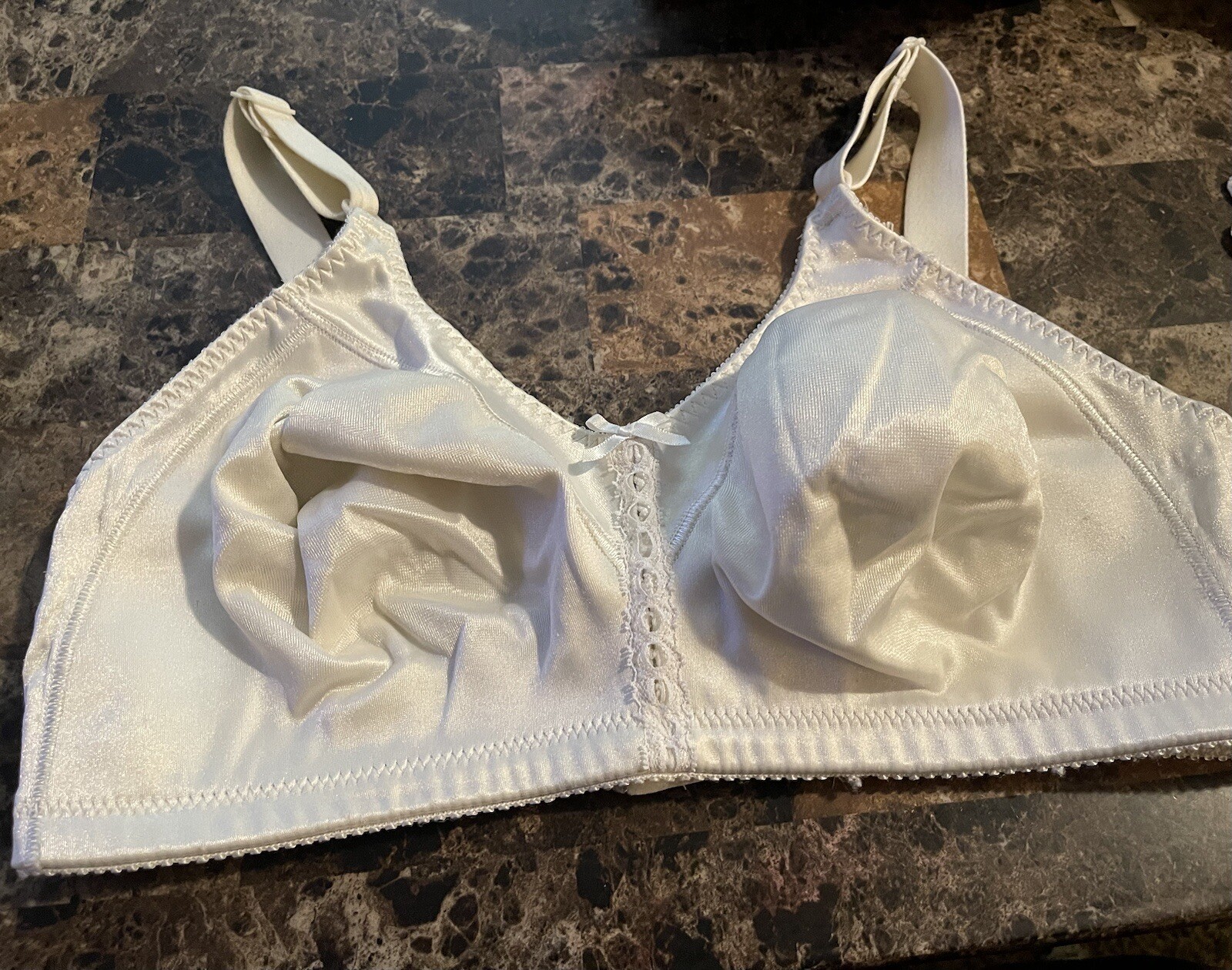 VINTAGE JUST MY SIZE SECOND SKIN WHITE BRA! 38 DD