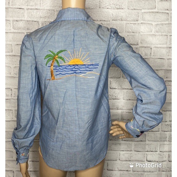 Vintage embroidered button down shirt women&rsquo;s long sleeve fits xs/s