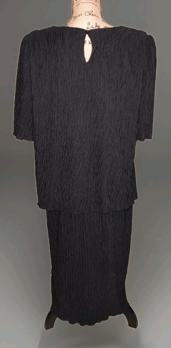 Vintage Ricardo e. Barone – Black Layered Crinkle Crepe Dress – Size 16 1/2