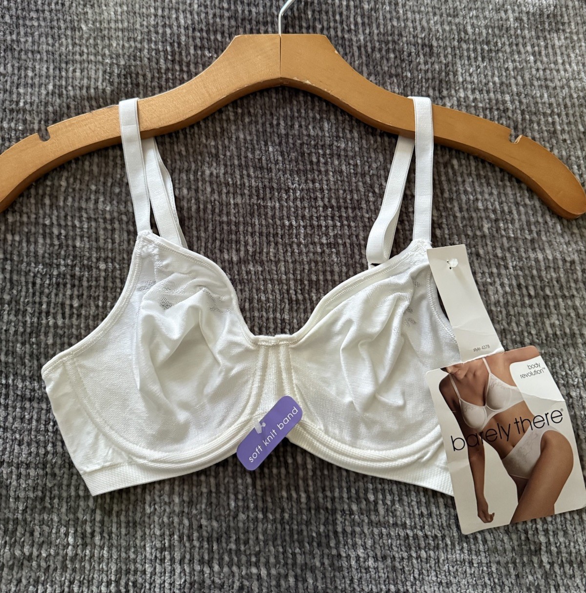 NWT 2001 Vintage BARELY THERE Body Revolution Seamless Underwire Bra 34C NOS