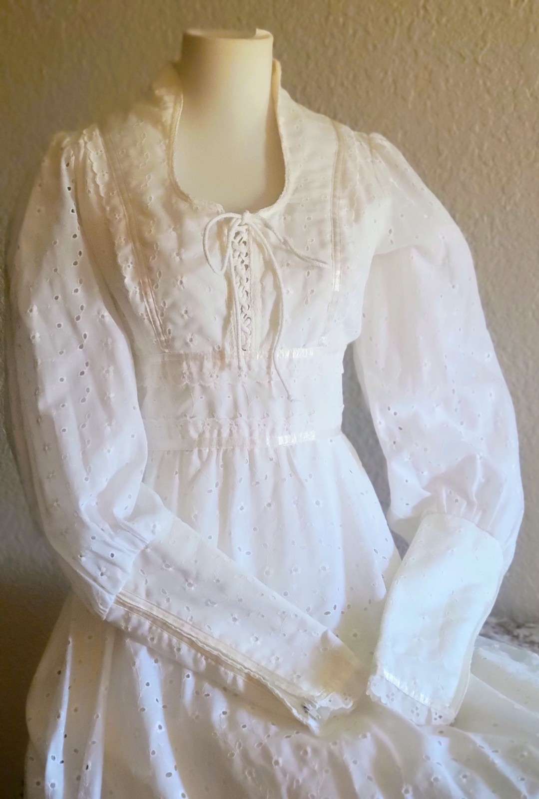 Gunne Sax by Jessica White Eyelet Lace leg o mutton Sleeve Scoop Neck size11