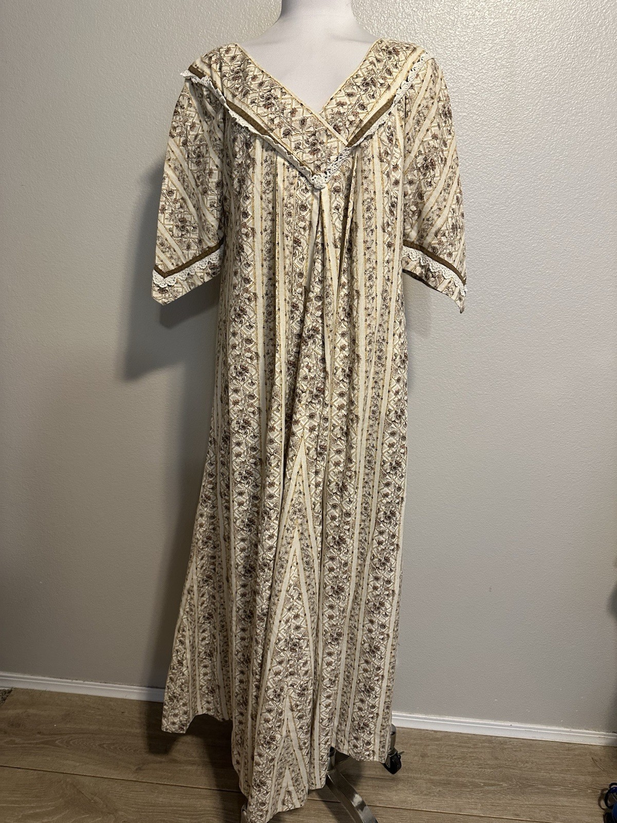 VTG LIBERTY HOUSE of HAWAII Bete Coll Muumuu Maxi Dress Floral Aloha szM Pockets