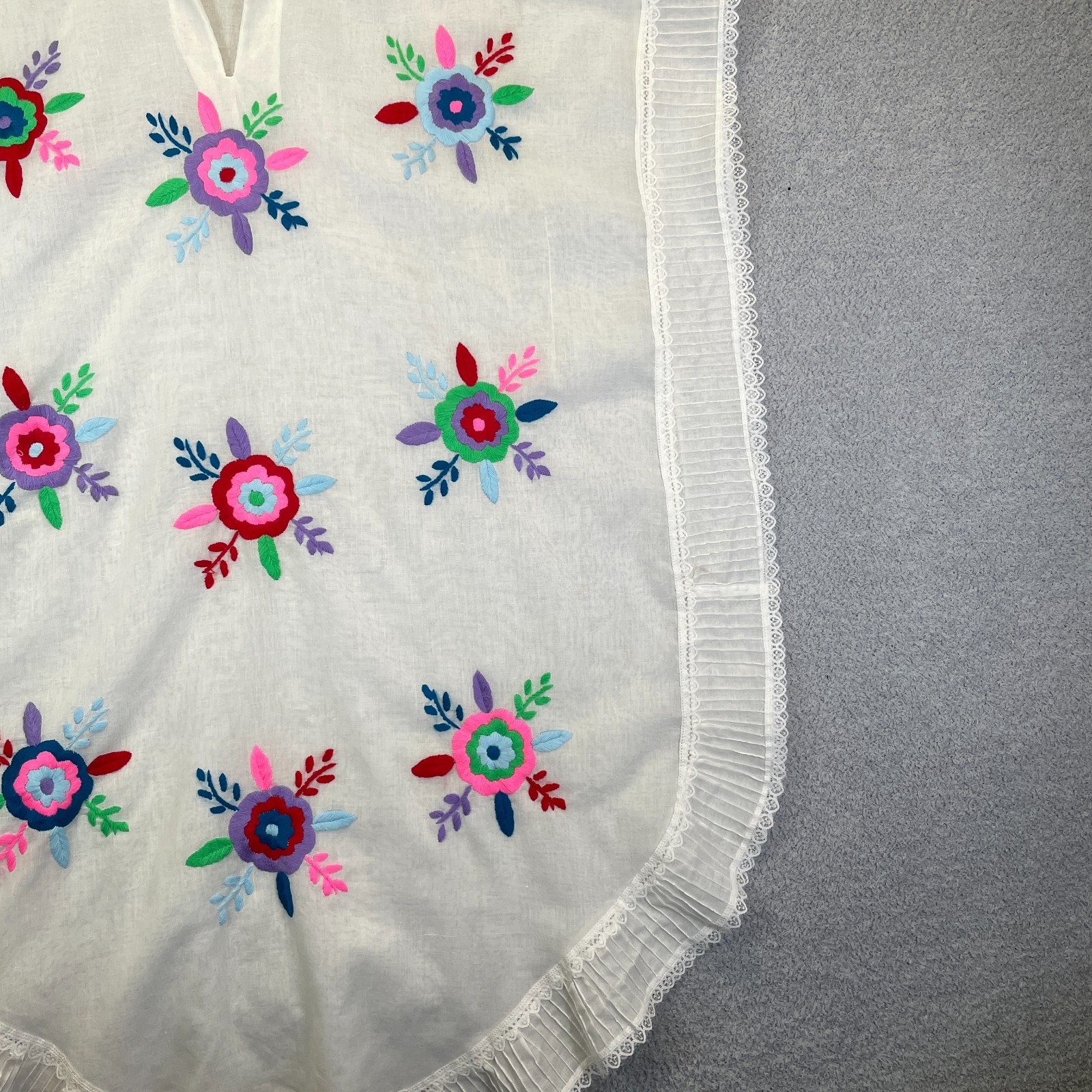 Vintage 1970s Kaftan Hand Embroidered Floral Motifs Folk Art Festival Poncho OS