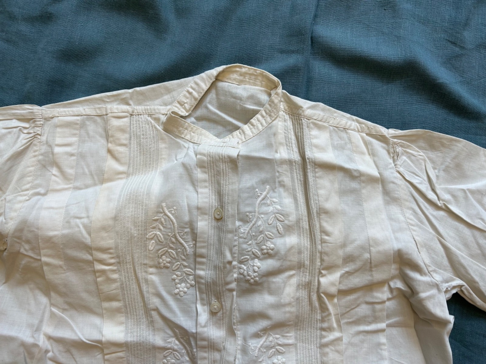 Late 19th-Early 20th Century Women&rsquo;s Blouse Machine Embroidery and Pleats