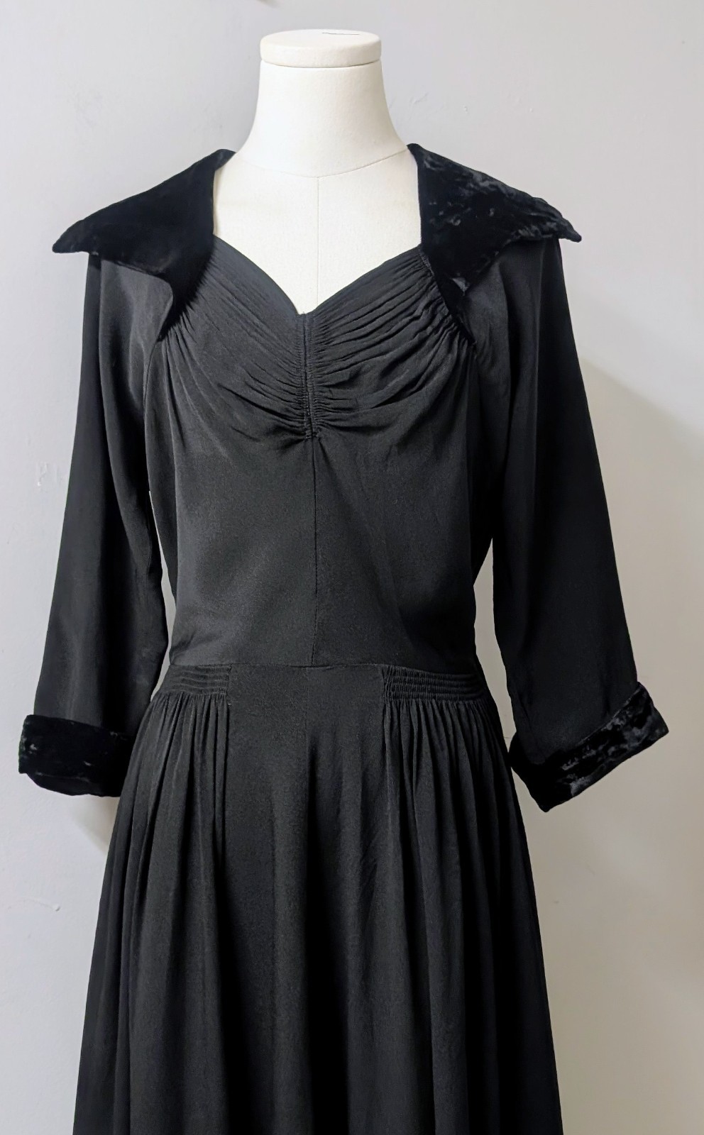 Vintage Late 30&rsquo;s Black Rayon Crepe Midi Dress Red Slip Smocking Drape Velvet M