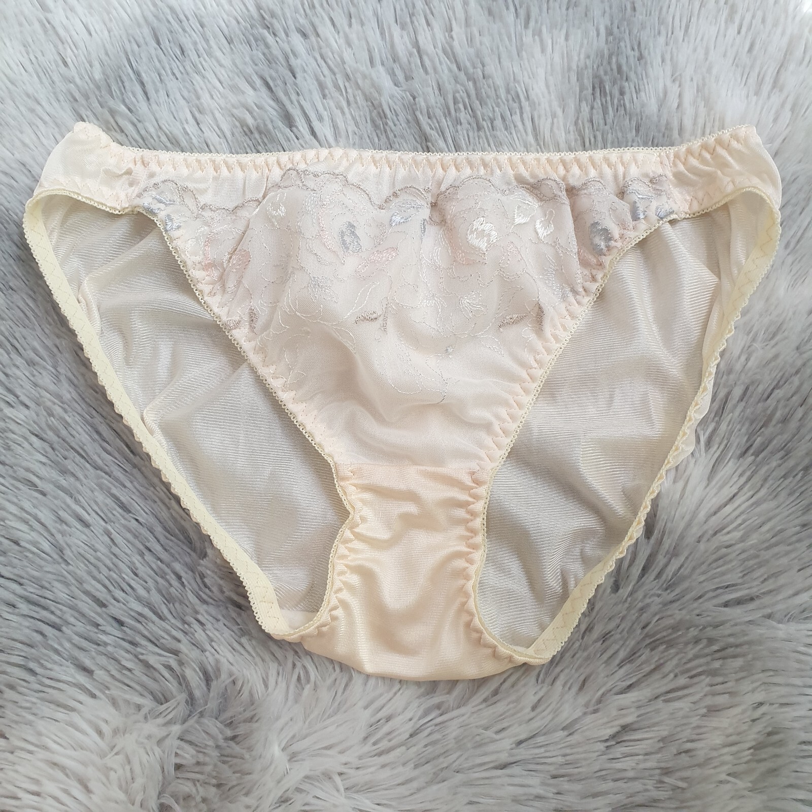 VTG Silky Nylon Panty Yellow Bikini Shiny Floral Lace Brief Size 7-8 Hip 38-42&Prime;