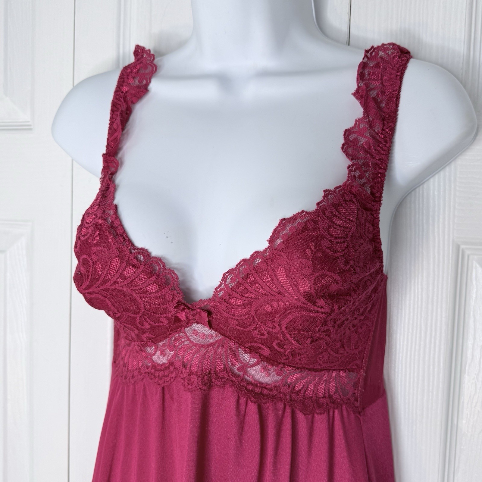 Vintage OLGA 91035 Red Bodysilk Nightgown Size 34 Small 70s 80s USA Lingerie
