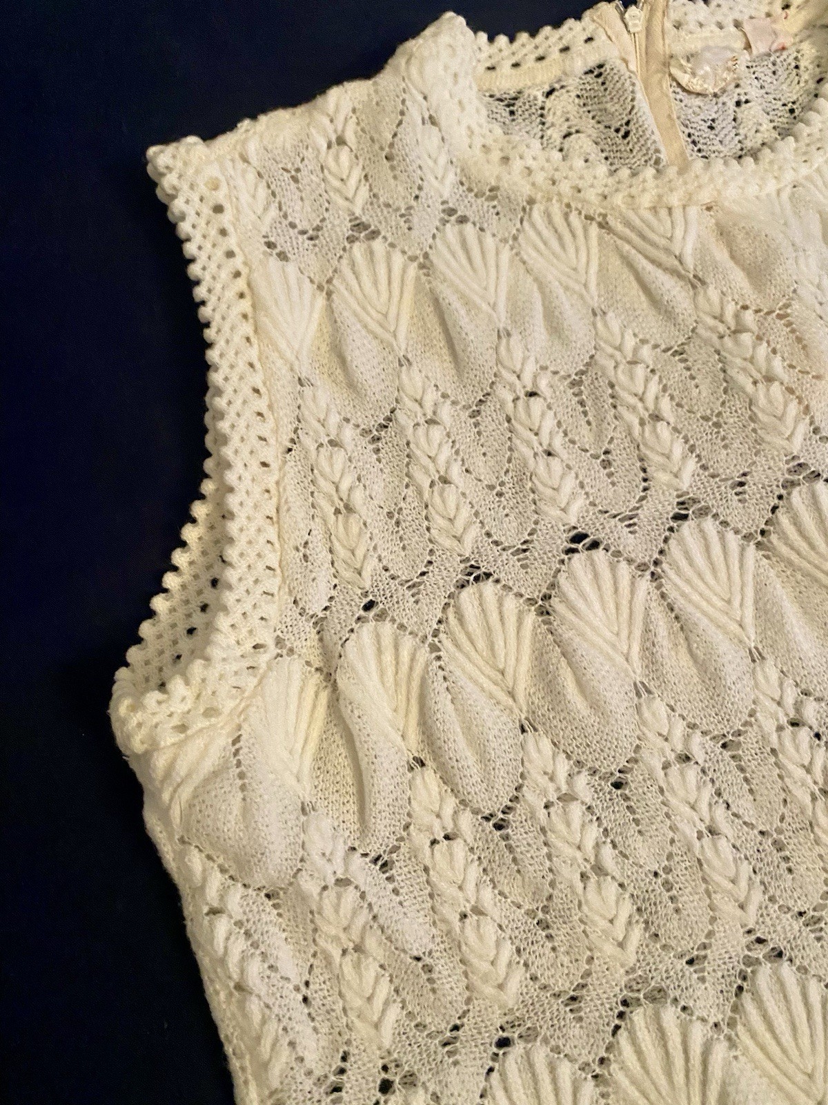Vintage 60s Sleeveless Boho Coastal White Cotton Knit Crochet Textured Top S/M