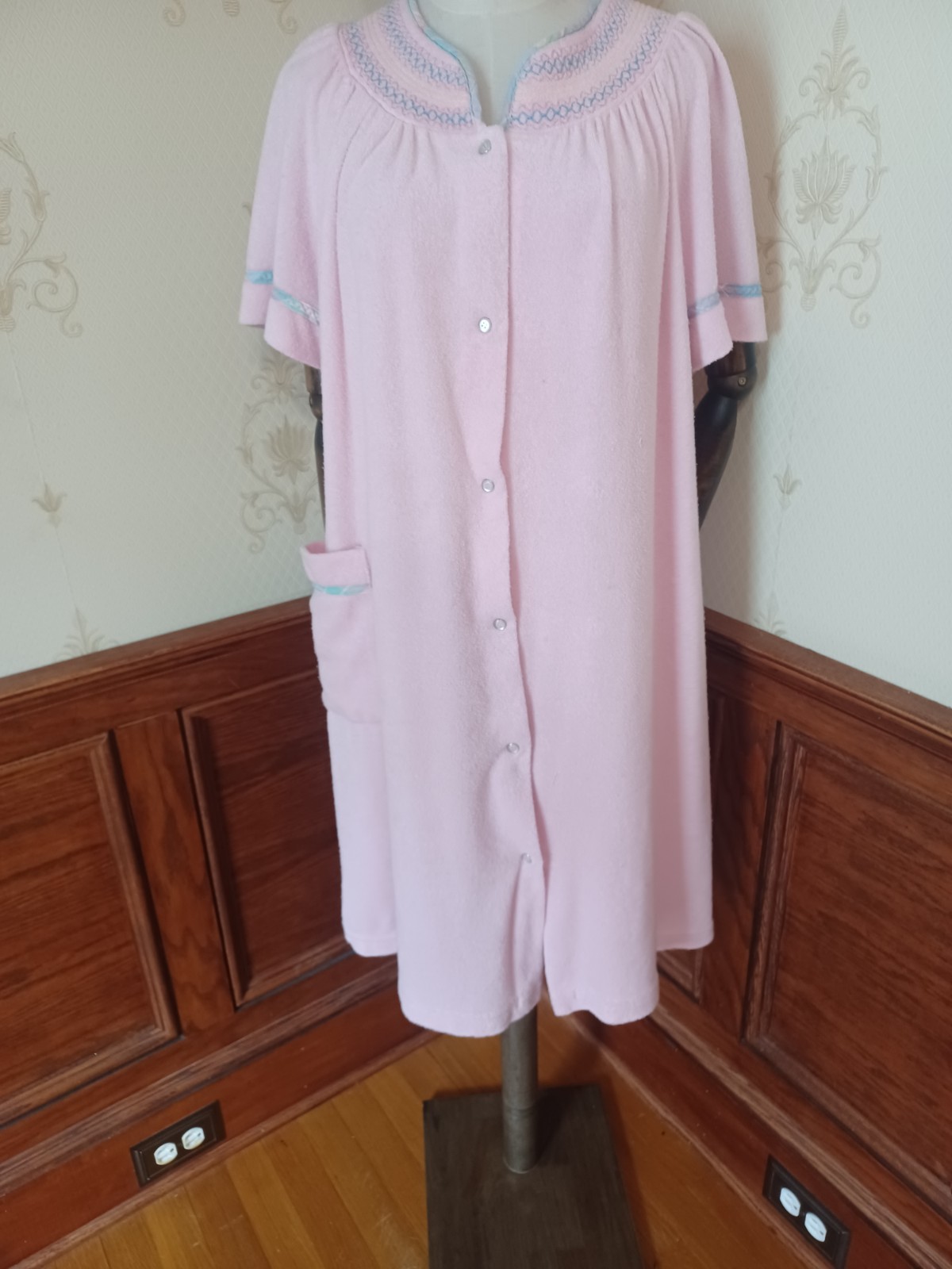 Vintage 1970s/1980s Leisure Life Pink Pastel Terrycloth Cottagecore House Dress
