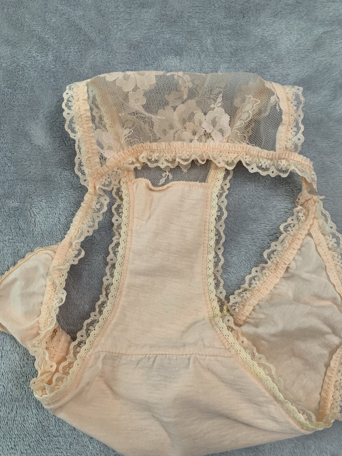 Vtg String Bikini panties 6 M Frilly Girly Peach Lace & Cotton