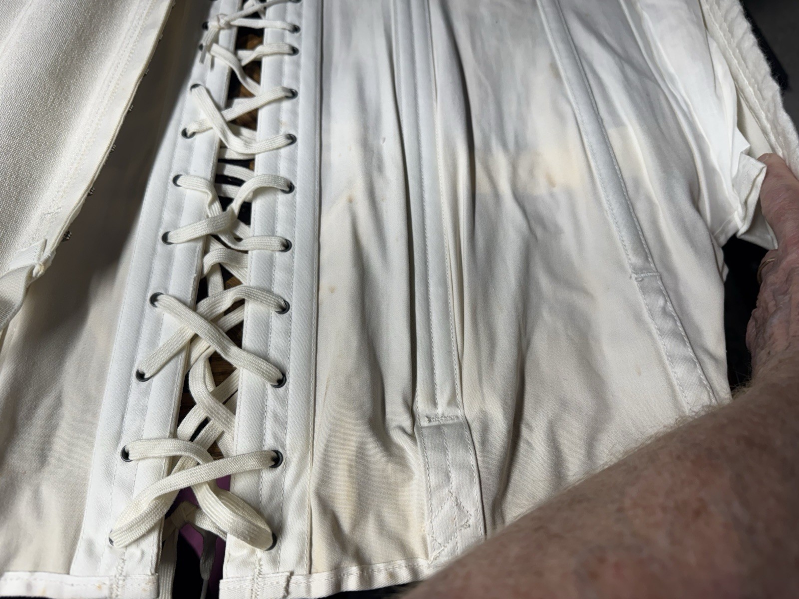 VINTAGE CAMP OPEN END GIRDLE! SIZE 31. WHITE.