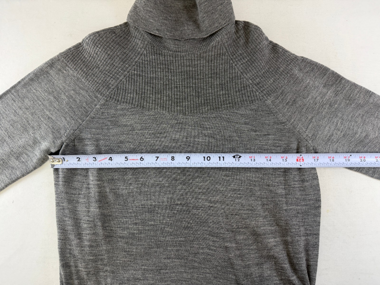 Vintage CELINE Wool Turtle Neck Long Sleeve Sweater Large 8 US Gray Chain Belted