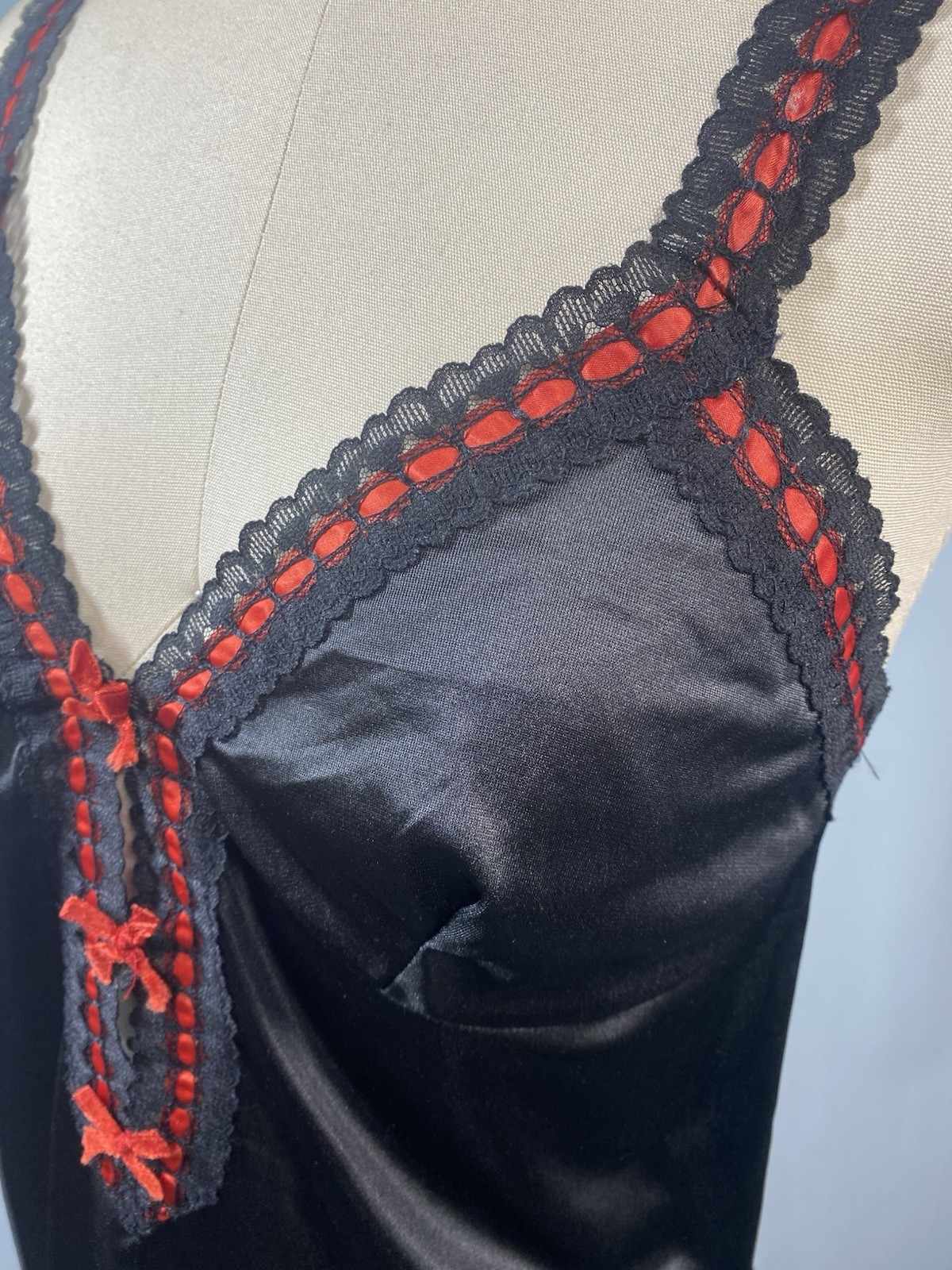 Vintage Camisole Top SIZE SMALL black red bow 70s 80s sexy cami nylon