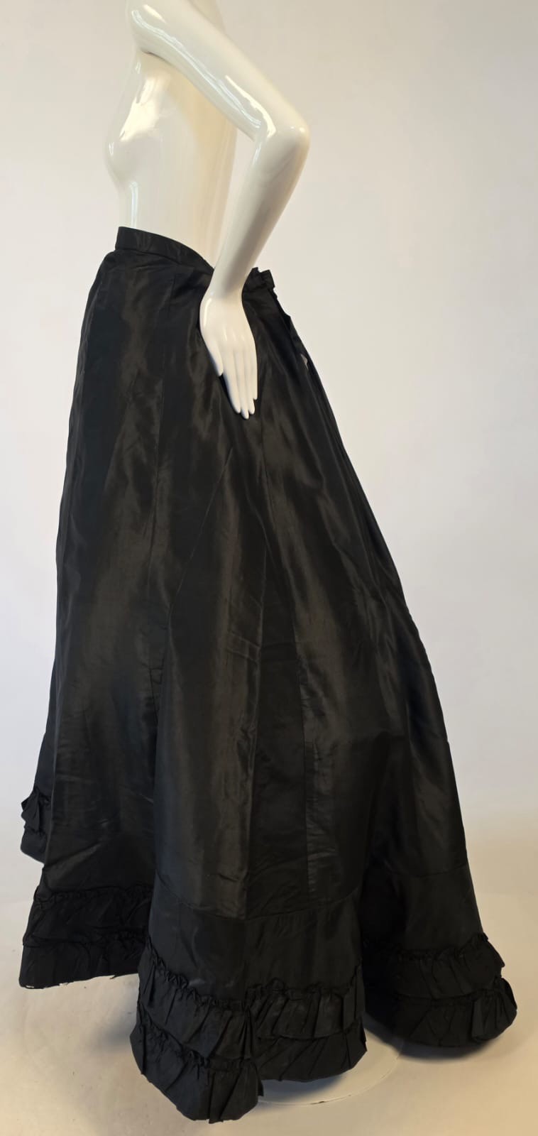 VICTORIAN 19TH C BLACK SILK TAFFETA SKIRT W RUFFLE BOTTOM + TRAIN
