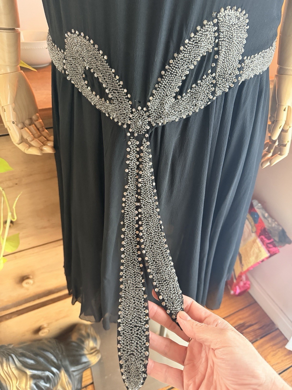 1920s Silk Chiffon Flapper Gown – Trompe L&rsquo;oeil Bead Bow W provenance – Medium