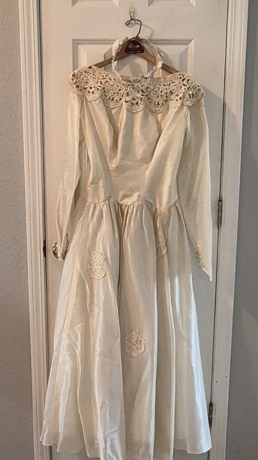 1950&rsquo;s Wedding Dress With Head Piece. Ivory With Lace