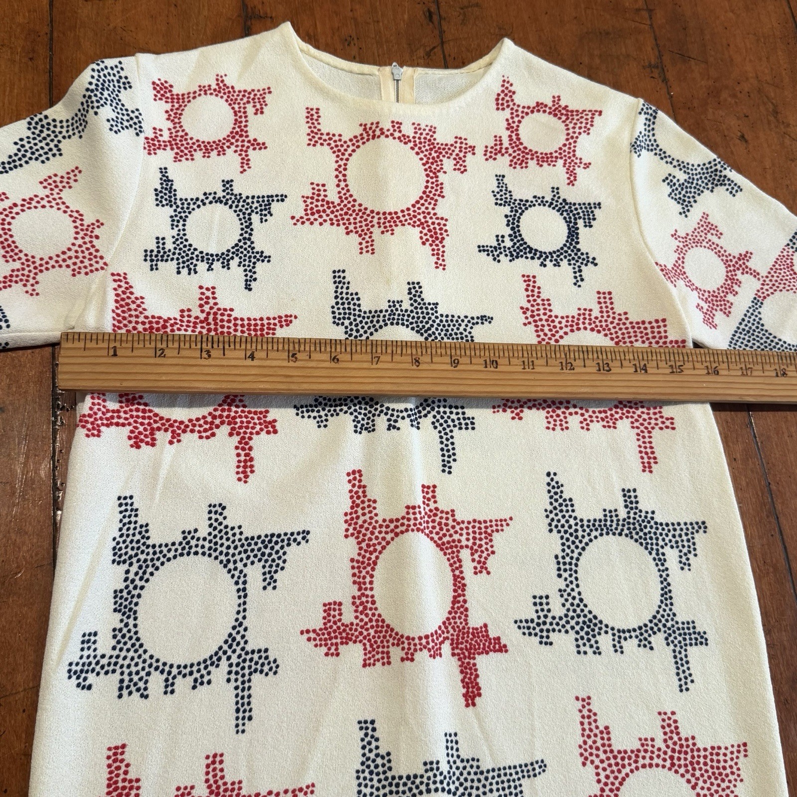 Vintage 1970’s Top Women’s White Novelty Print Pointillism Everyday Hippy Party