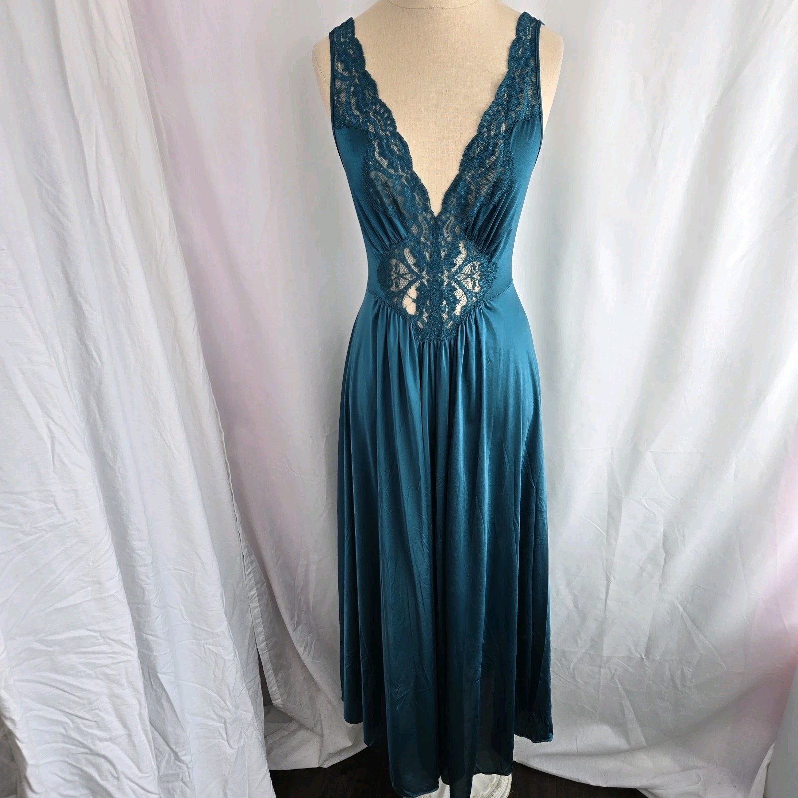 Vanity Fair Vtg Teal Green Long Nightgown Size M Lace Bodice Lingerie Gown USA