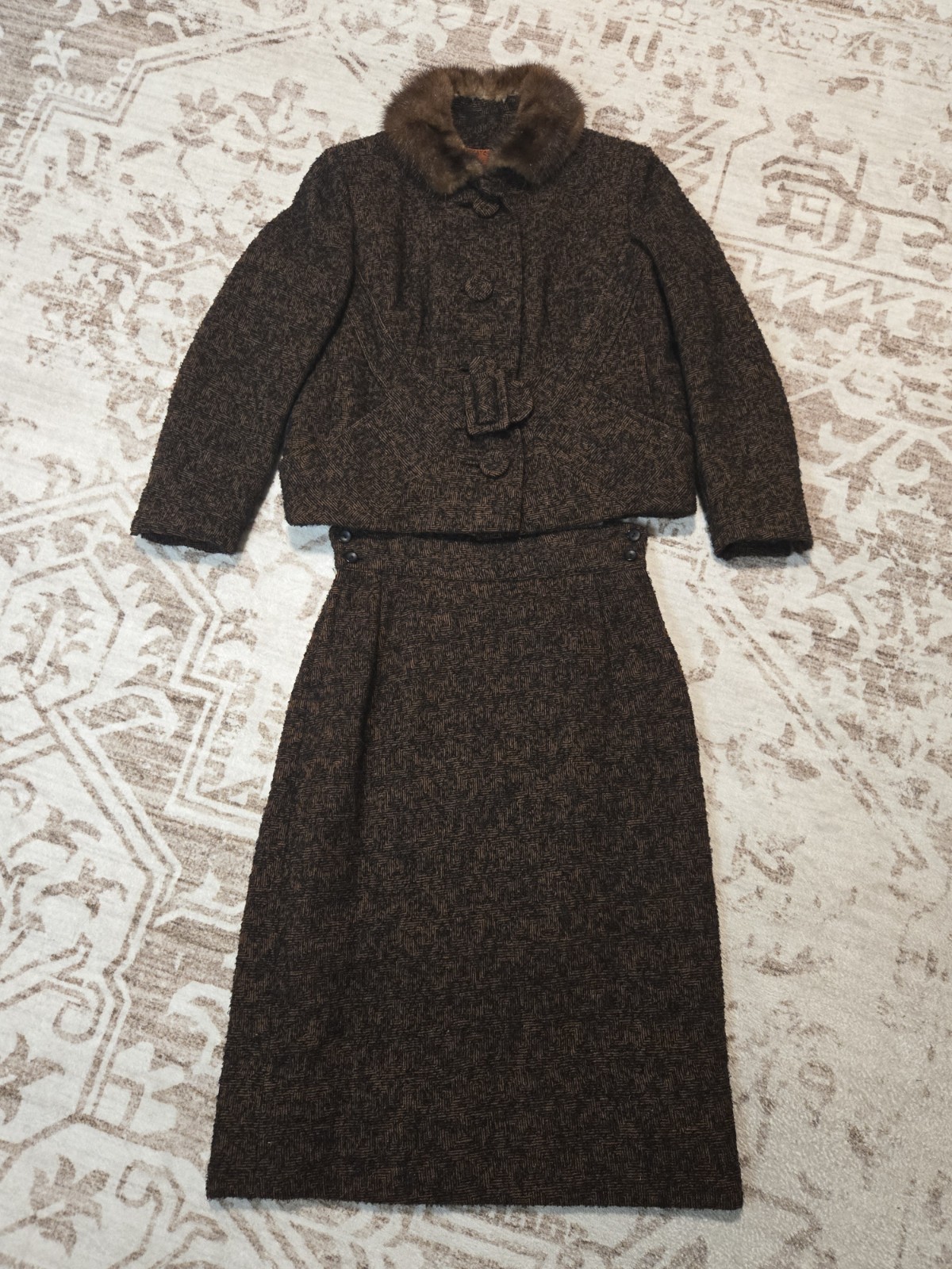 Teed Suit Dark Brown Flecked Wool Jacket With Mink Collar & Pencil Skirt 1960&rsquo;s