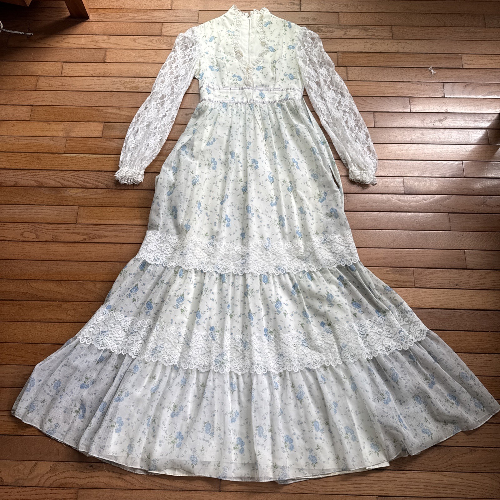 Vintage 1970s Lace Prairie Maxi Dress Corset NO LABEL Lace Sleeves Floral