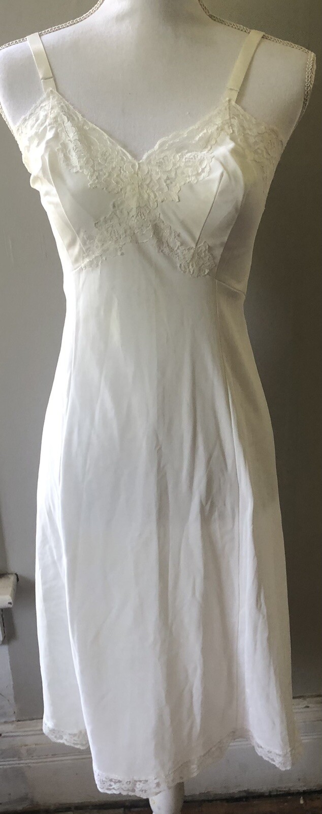 Vintage Gossard Artemis Lace Nylon Full Slip Lingerie 32C Beautiful