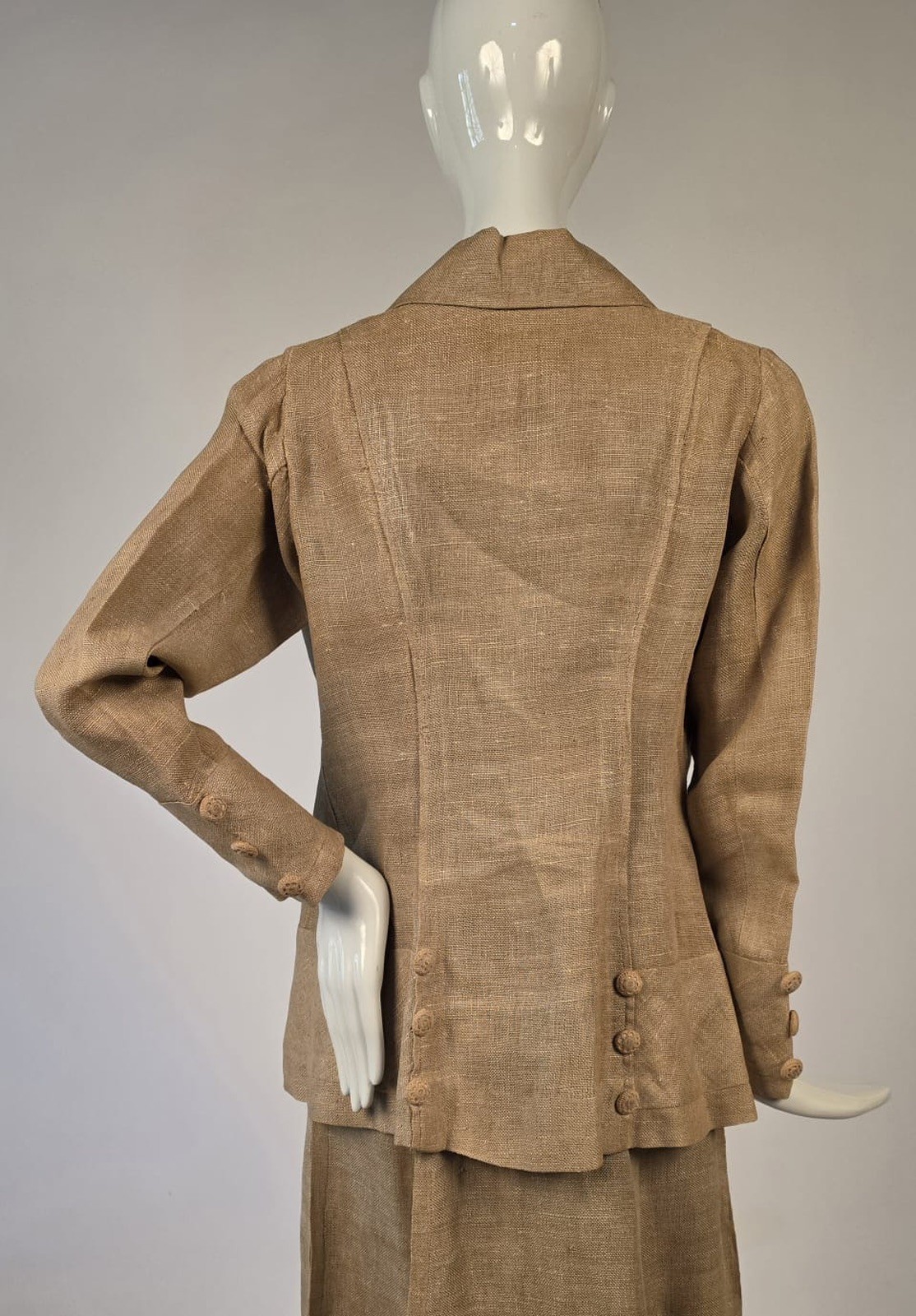 EDWARDIAN 2 PC BUTCHER’S LINEN WALKING SUIT DRESS W KNIT COVERED BUTTON DETAIL