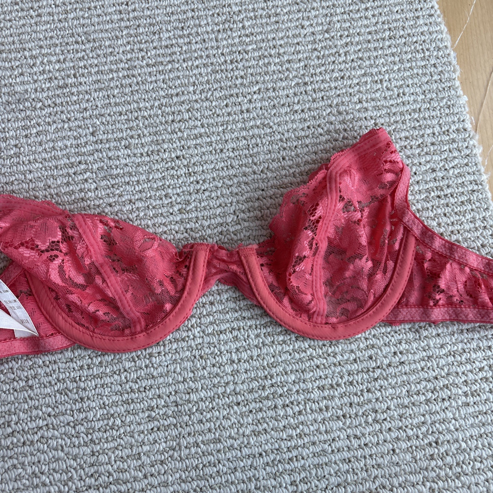 Vintage Victoria&rsquo;s Secret Gold Label Bra 32A Made in USA Pink Lace Underwire