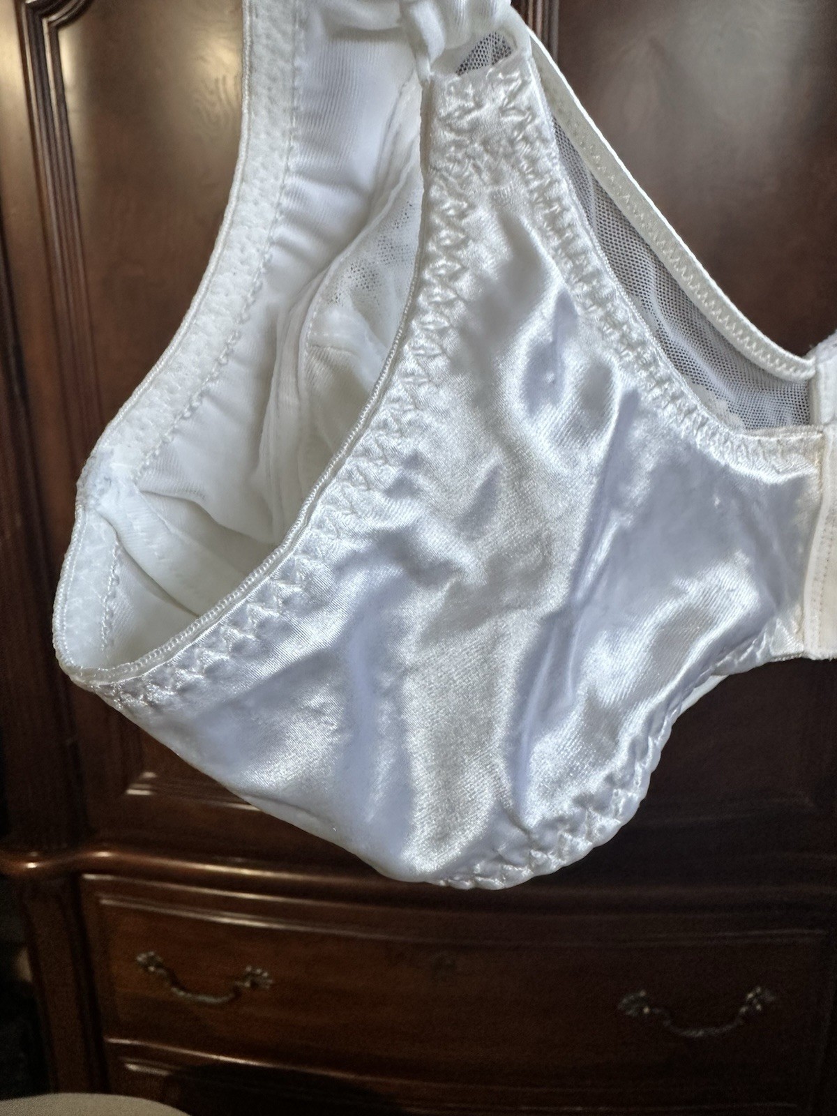 Vassarette Vintage 1980s White Lace Bra 38DDD Nylon Polyester Spandex