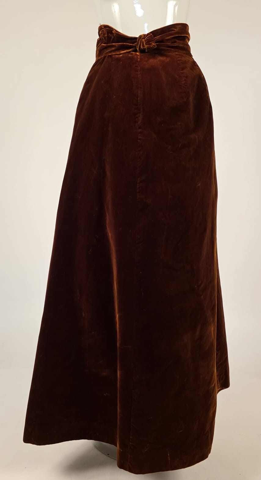 EXCEPTIONAL EDWARDIAN 2 PC HIGH SHINE GOLDEN BROWN SILK VELVET WALKING SUIT
