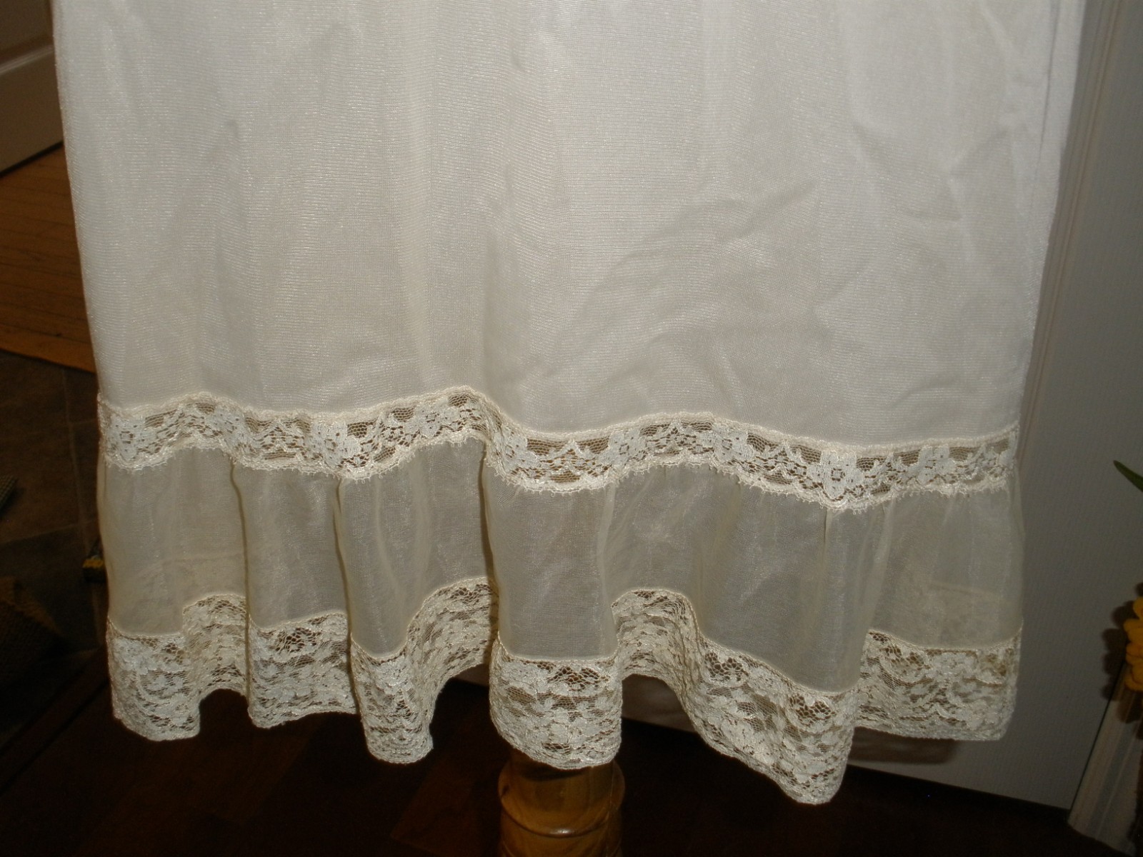 Vintage Full Slip South Forn?? Nylon Beige (see description for measurements)