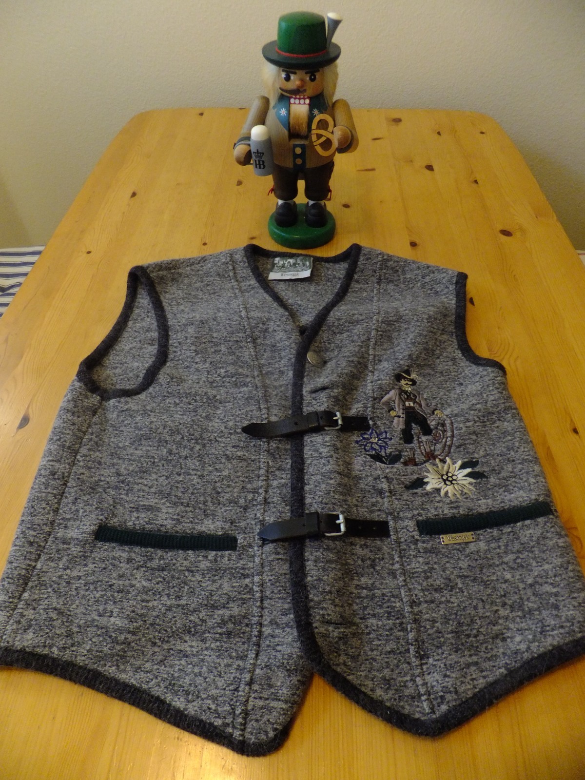 OCTOBER FAST = WESENJAK TIROL GREY BOILD WOOL VEST & BAVARIAN WOOD « BEER » ITEM.