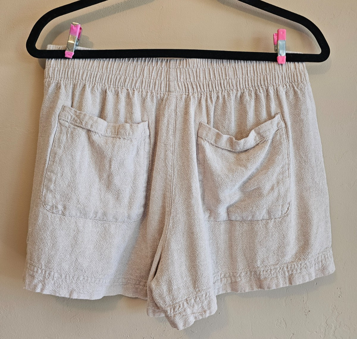 Old Navy HR Linen Blend, shorts, beige. Pull on, stretch. Pockets. Womens Size M
