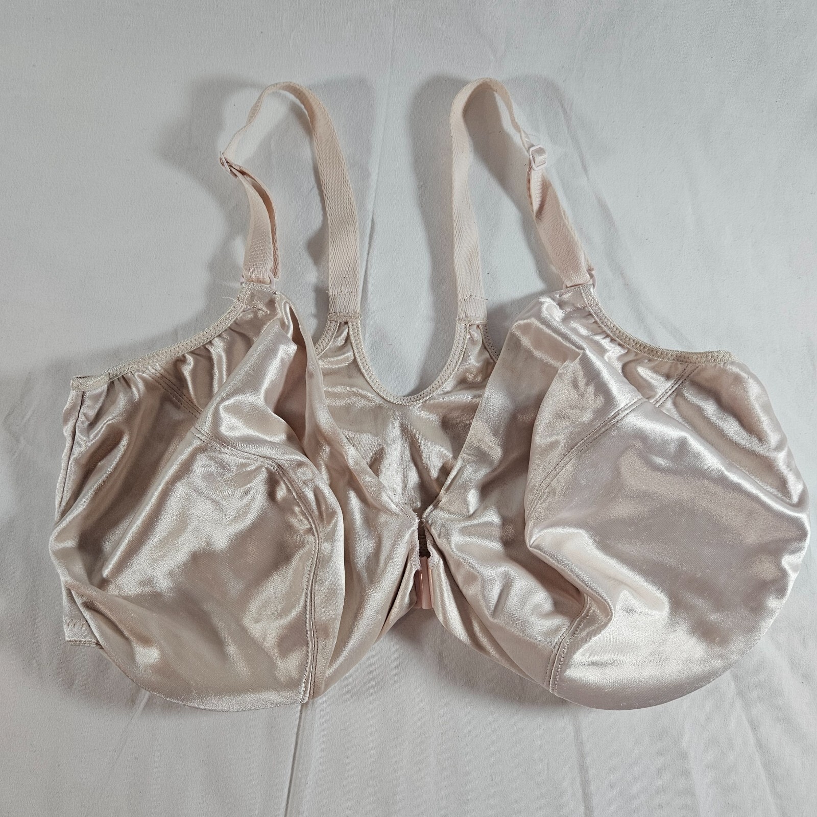 Victoria&rsquo;s Secret Second Skin Satin Full Coverage Racerback Bra 40DD Cream Pink