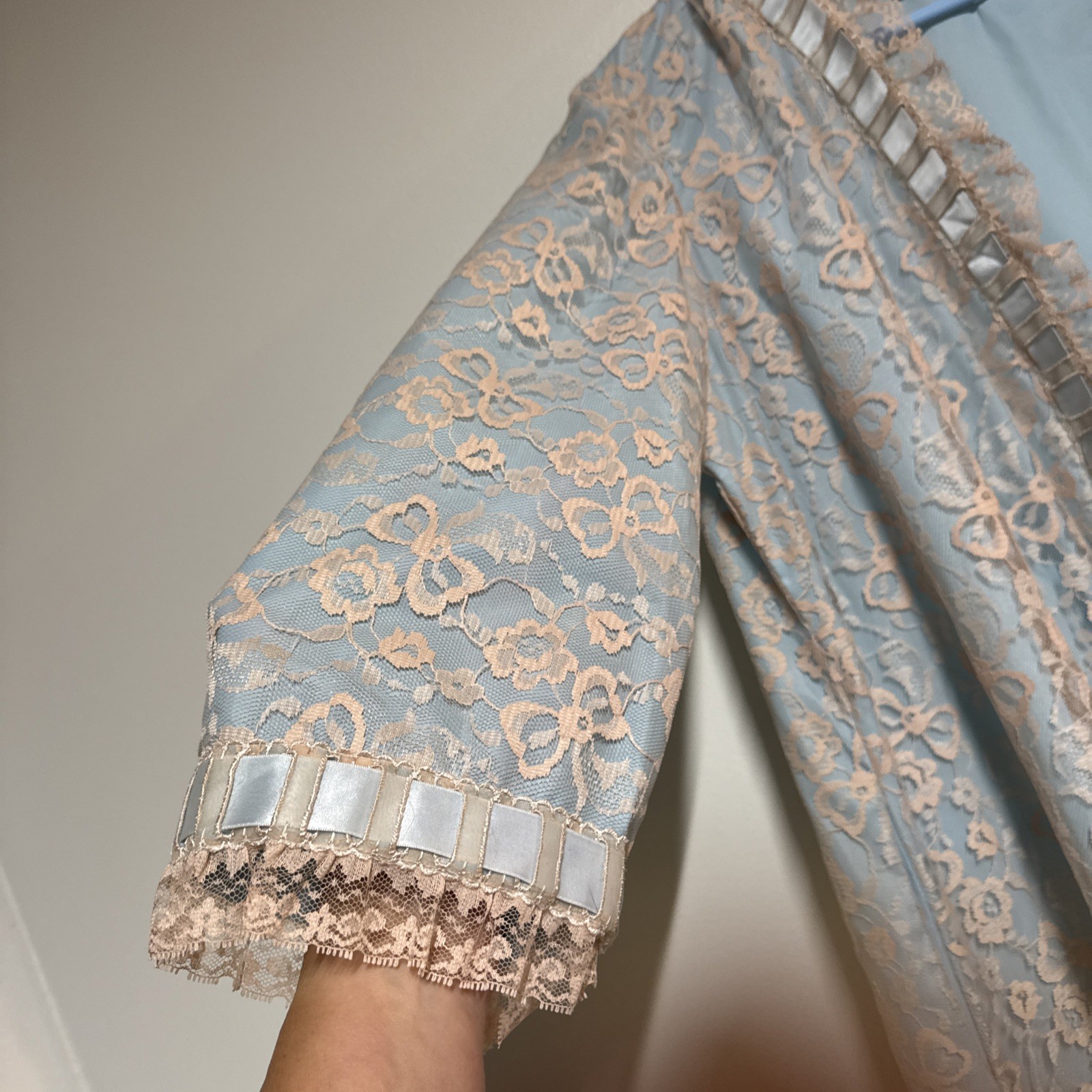 Odette Barsa Robe Size M Light Blue Ecru Lace Overlay NWT Gown Saks Fifth Avenue
