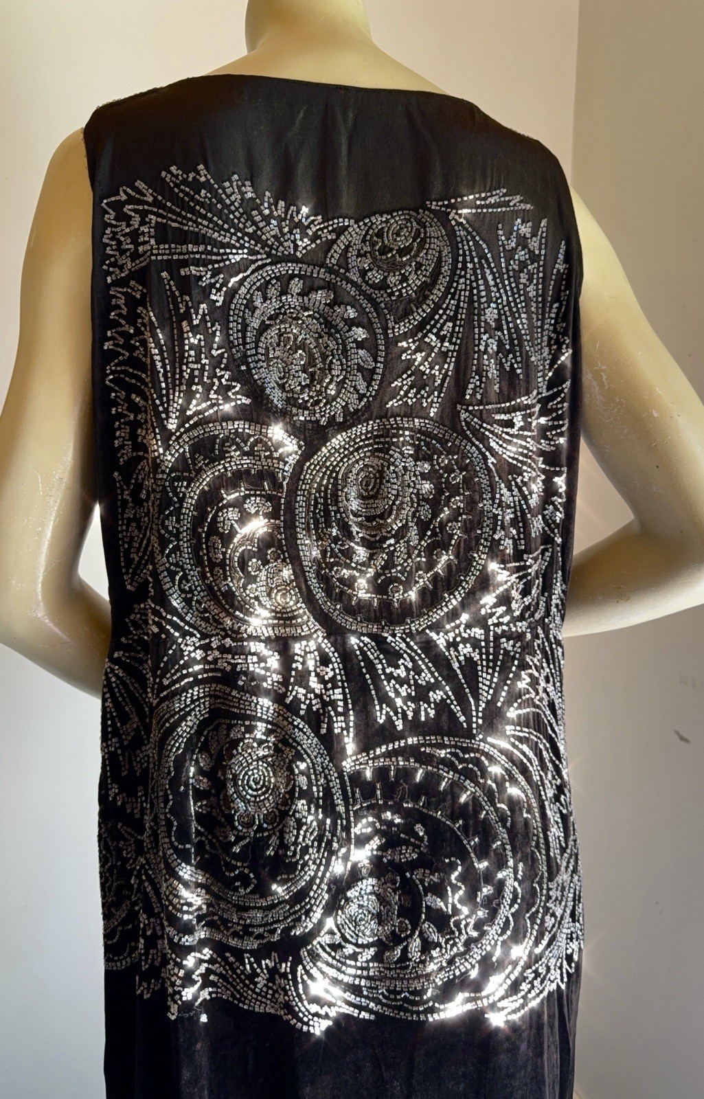 VINTAGE 1920 BEADED VELVET SHEATH