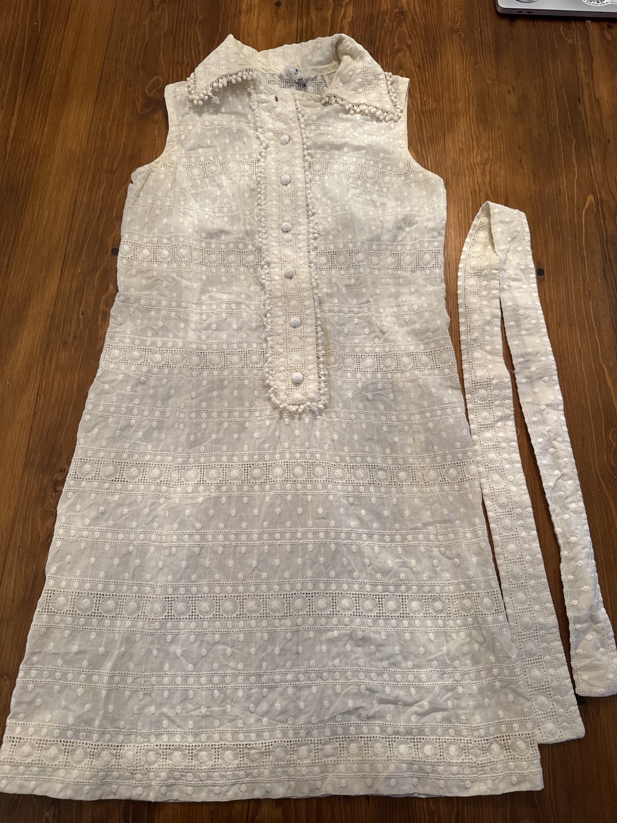 VTG 60&rsquo;s 70&rsquo;s L&rsquo;Aiglon cream eyelet flower buttons small dress w/belt cottage S
