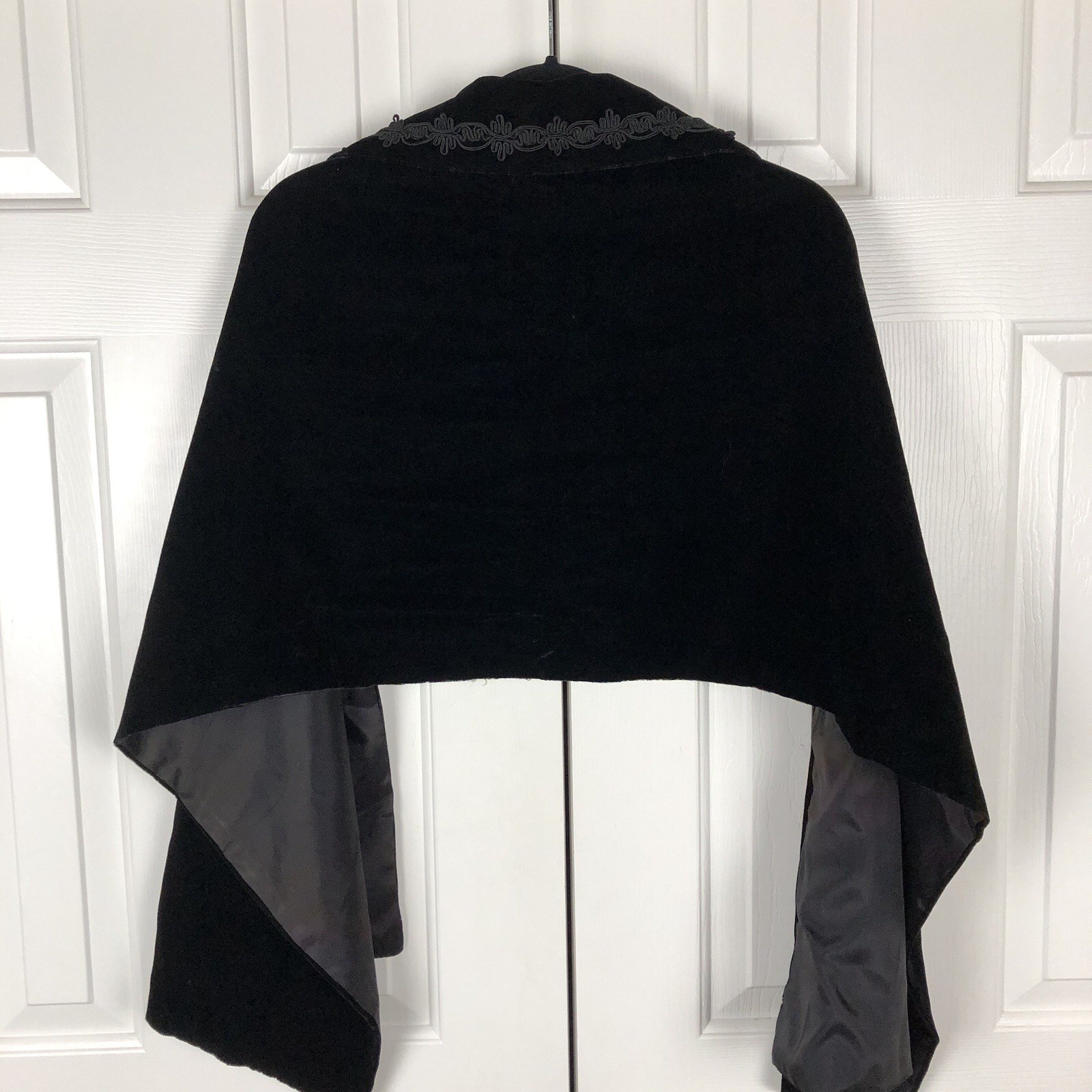 Vtg Black Velvet Cape Open Front Braided Trim Joseph Magnin Evening Witchy Goth