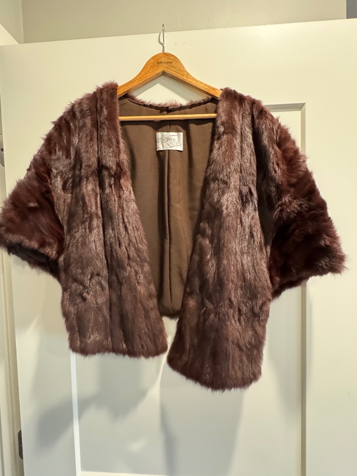 Vintage I.R. Fox MINK cape with Monogram present. SV