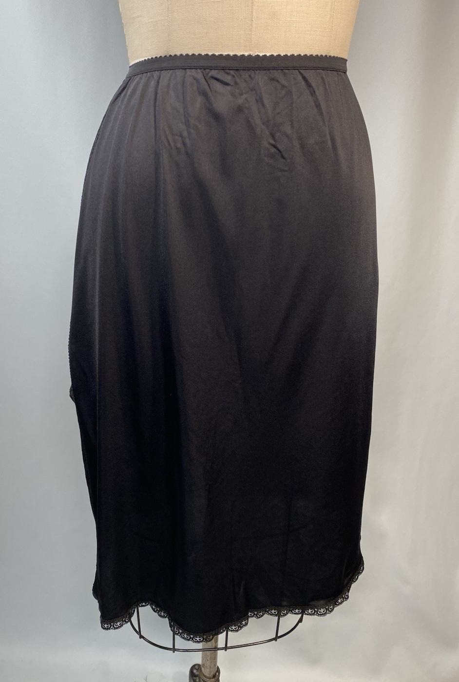 Vintage half Slip SIZE MEDIUM TALL black nylon SHADOWLINE long length 26&Prime; slits