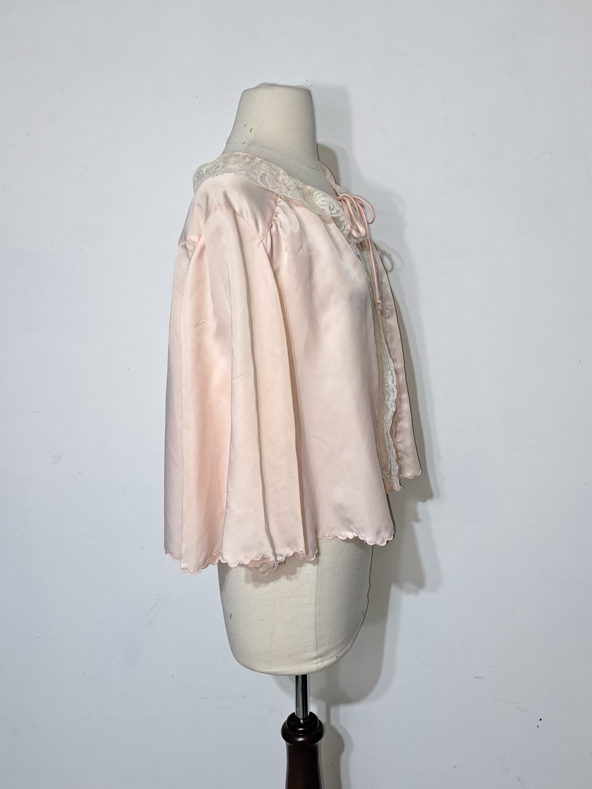 Vintage Peach Satin Bed Jacket Silk Blend Lace Trim Applique Sz S/M/L Scalloped