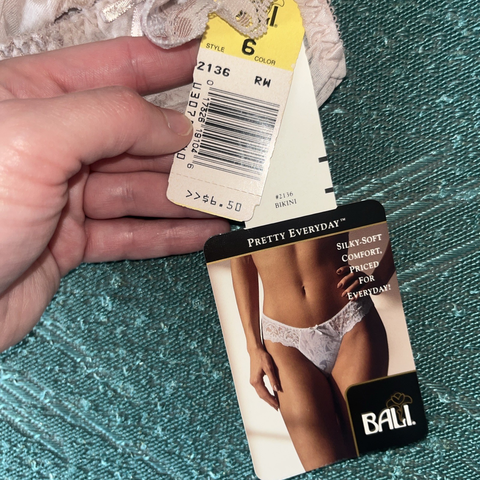 NWT VTG Bali Panties Sz 6 Pretty Everyday Second Skin Chantilly Lace Nude Bikini