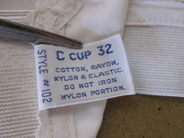 Vintage Never Worn Playtex High Style Bra Wireless Pointy Unlined Cup Sz 32C