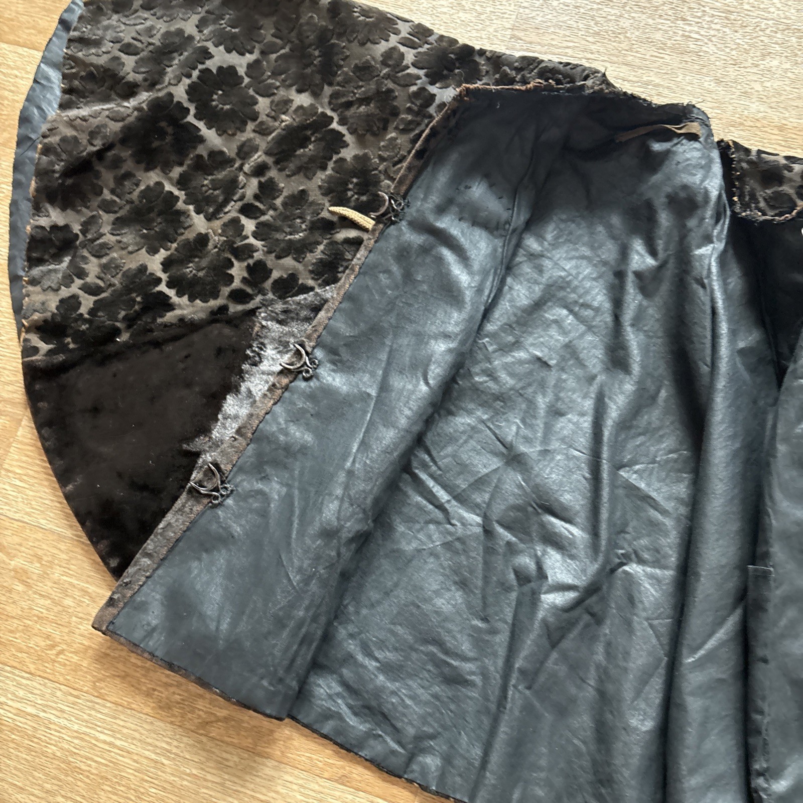 Edwardian Gothic Witchy Black Crushed Velvet Vintage Victorian Capelet Cape