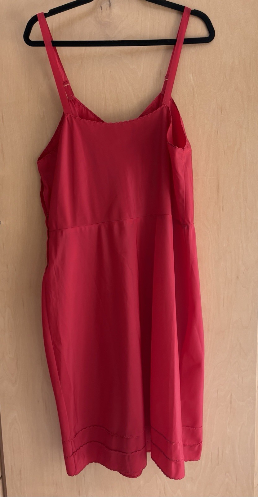VTG DEENA Red Full Slip Nylon/Poly Adjustable Straps Side Zip Sz 44 Nice Edging