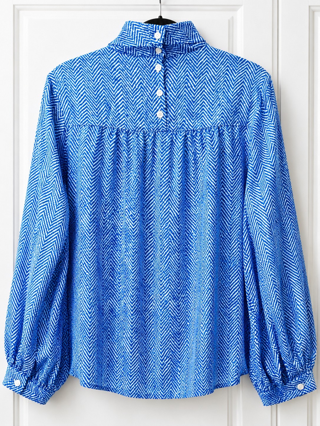 Vintage Russ Petites ILGWU Union Made Blue White Chevron Mock Neck Blouse L USA